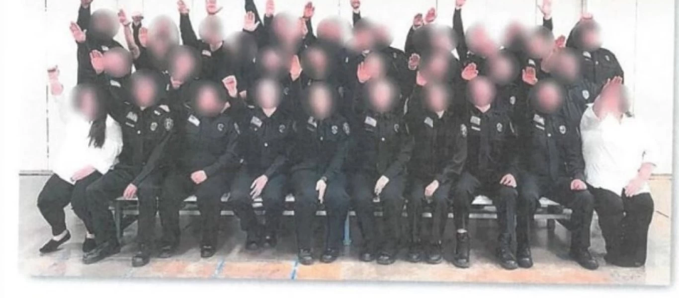 ΗΠΑ: Τριάντα εκπαιδευόμενοι φρουροί φυλακών θα απολυθούν μετά από ναζιστικό χαιρετισμό